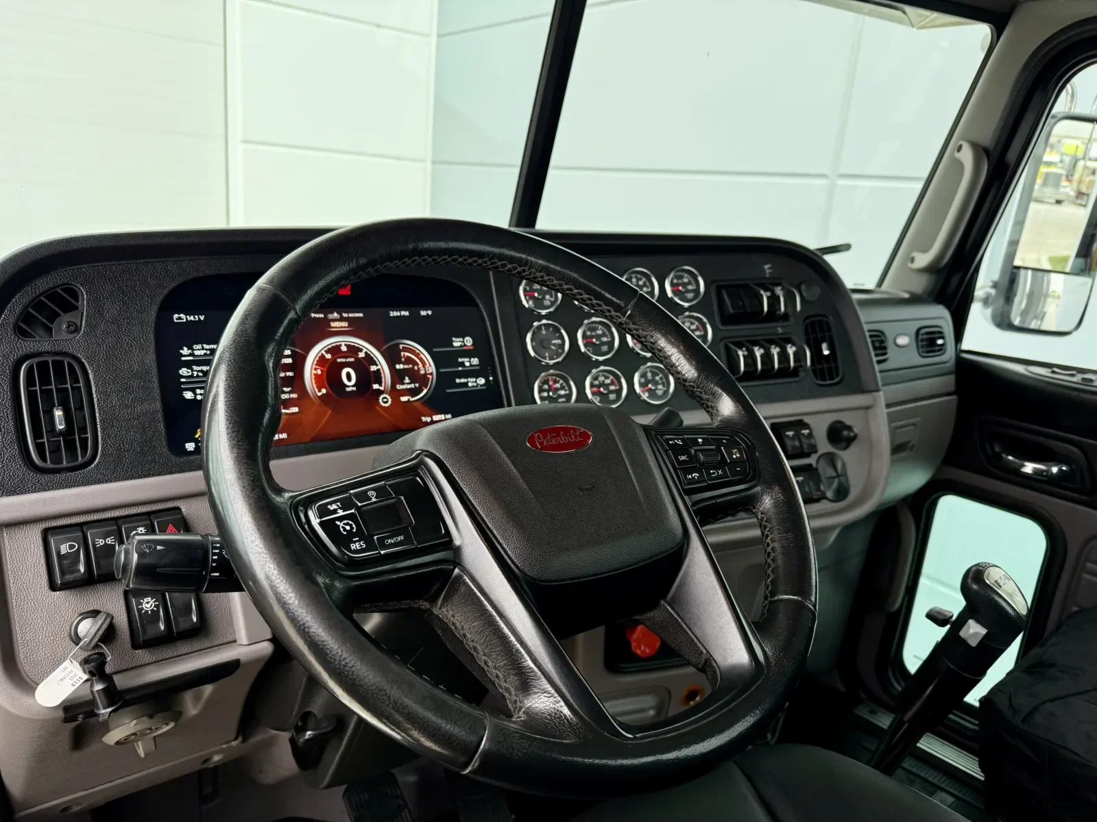 2023 Peterbilt 389 in New Lenox, IL — photo 15