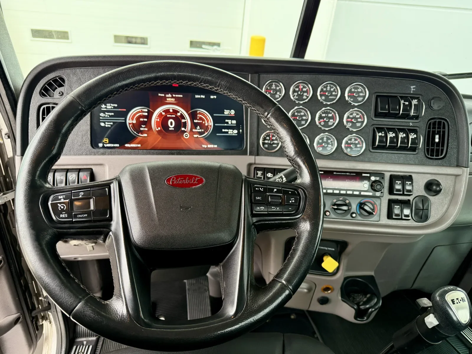2023 Peterbilt 389 in New Lenox, IL — photo 16