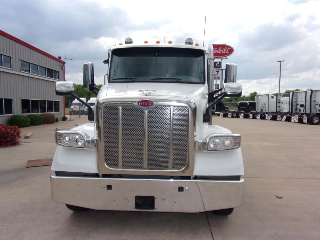2019 Peterbilt 567 - image 2