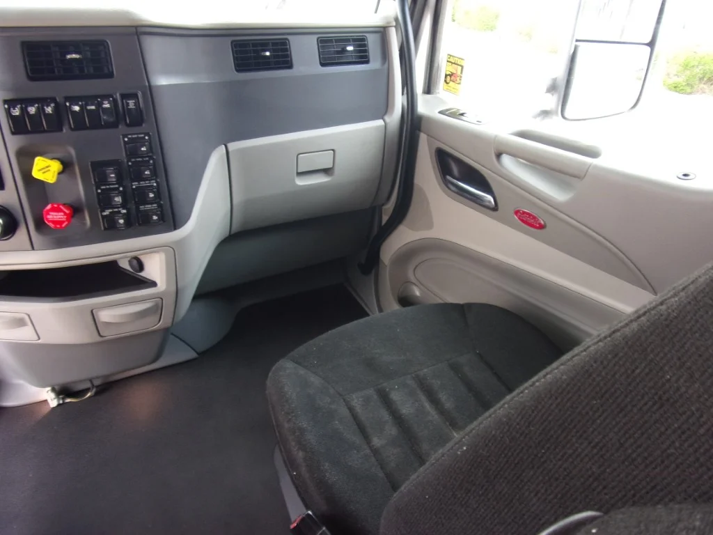 2019 Peterbilt 567 - image 16