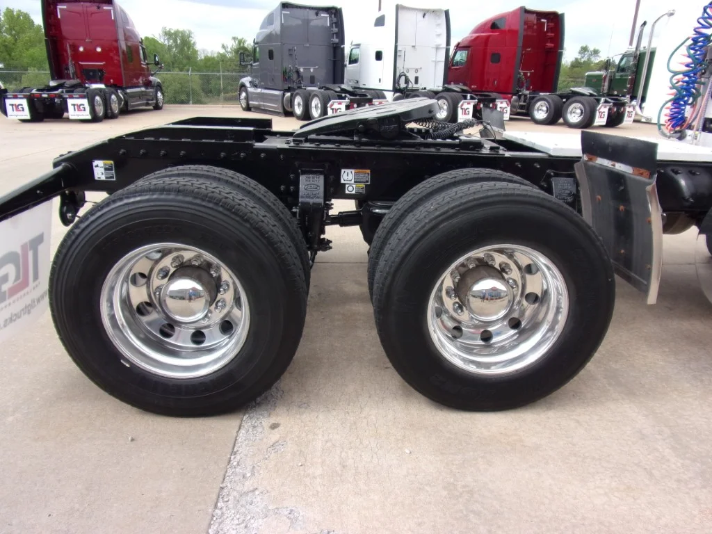 2019 Peterbilt 567 - image 8