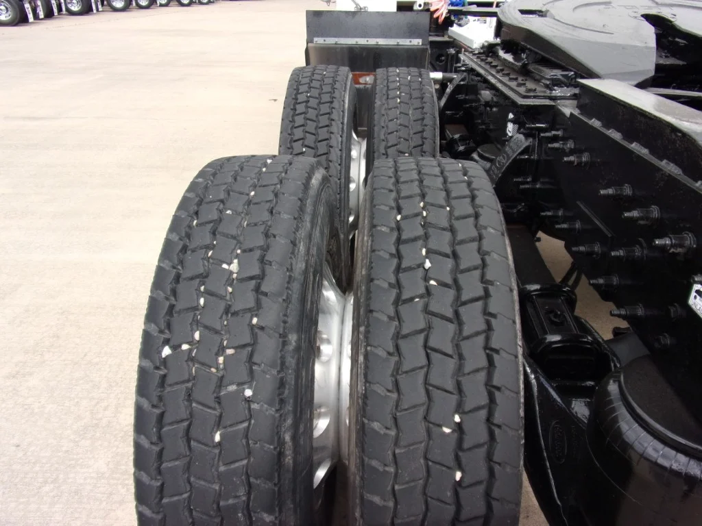 2019 Peterbilt 567 - image 10