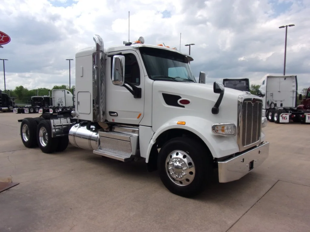 2019 Peterbilt 567 - image 3