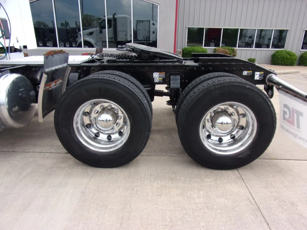 2019 Peterbilt 567 - image 11