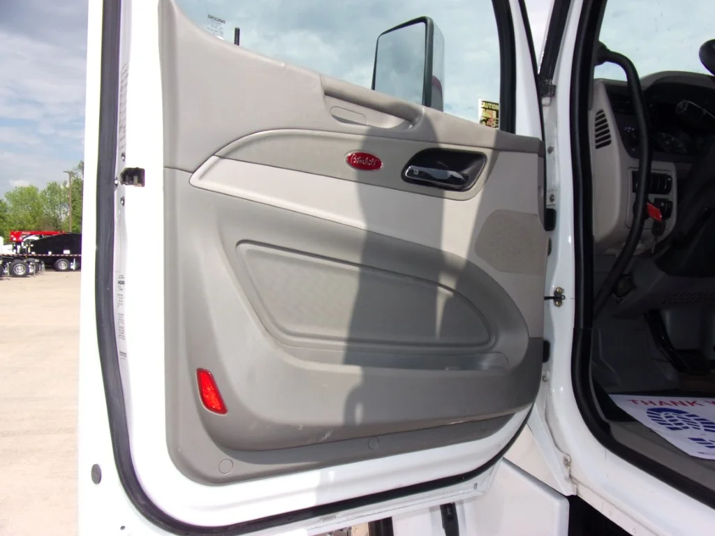 2019 Peterbilt 567 - image 12