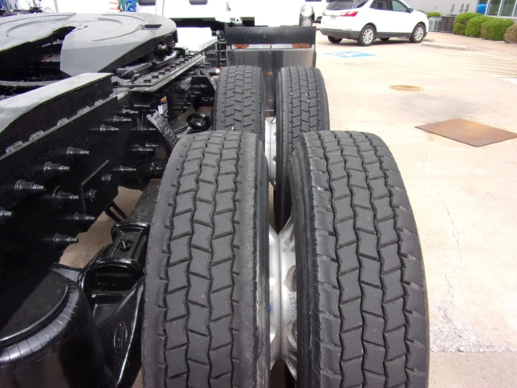 2019 Peterbilt 567 - image 9