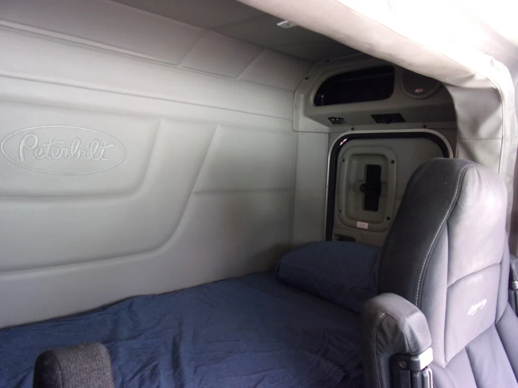 2019 Peterbilt 567 - image 15
