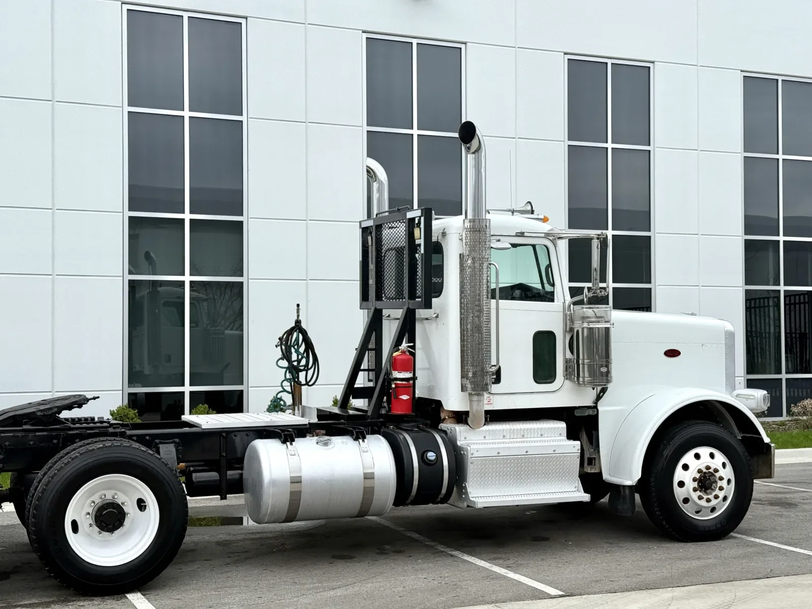 2014 Peterbilt 388 in New Lenox, IL — photo 7