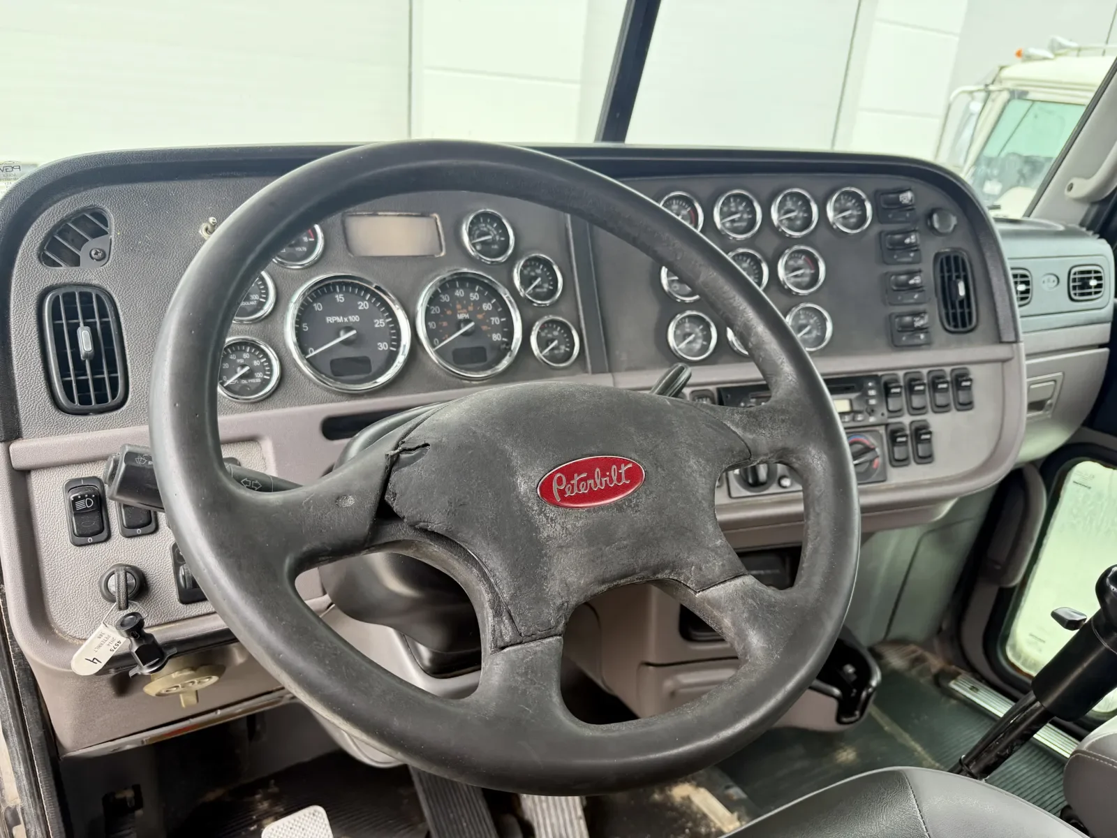 2014 Peterbilt 388 in New Lenox, IL — photo 15