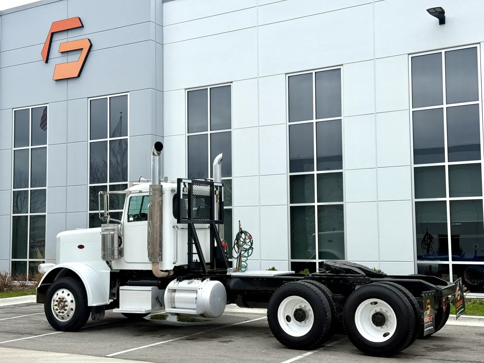 2014 Peterbilt 388 in New Lenox, IL — photo 6