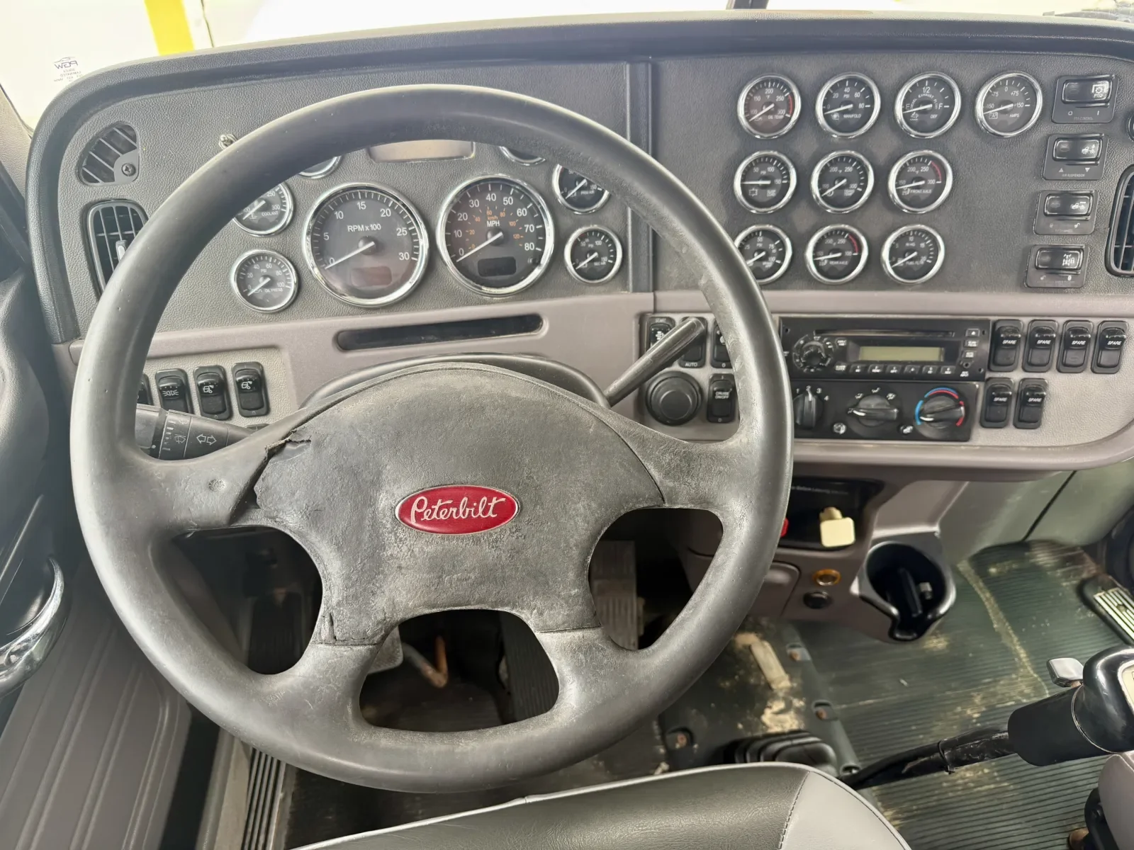 2014 Peterbilt 388 in New Lenox, IL — photo 16