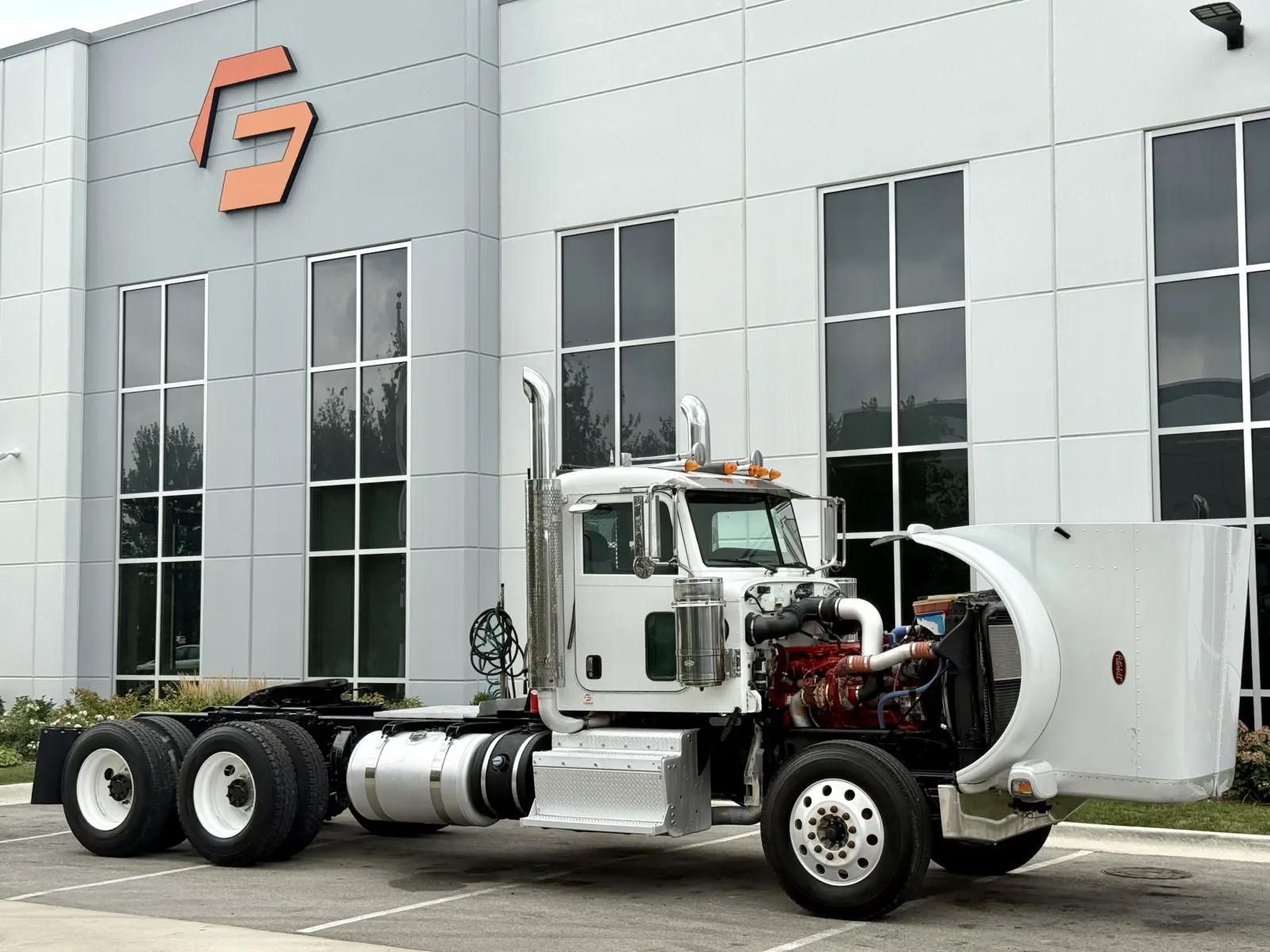 2014 Peterbilt 388 in New Lenox, IL — photo 9