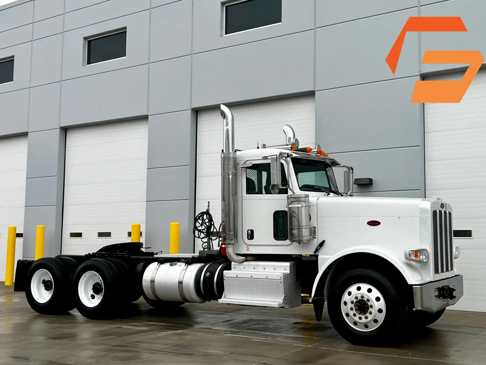 2014 Peterbilt 388 in New Lenox, IL