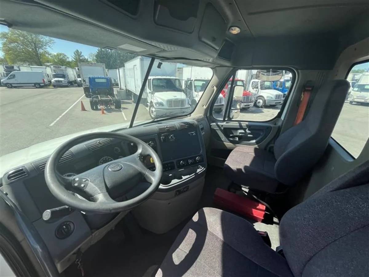 2019 Freightliner Cascadia in Beltsville, MD — photo 7