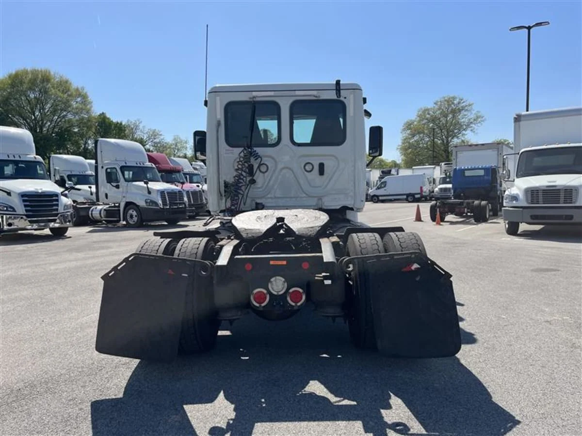 2019 Freightliner Cascadia in Beltsville, MD — photo 5