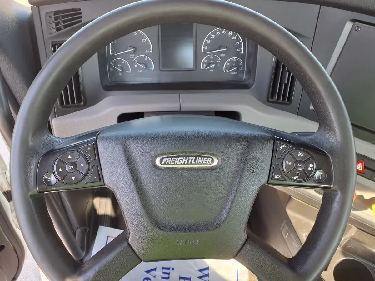 2020 Freightliner Cascadia - image 10