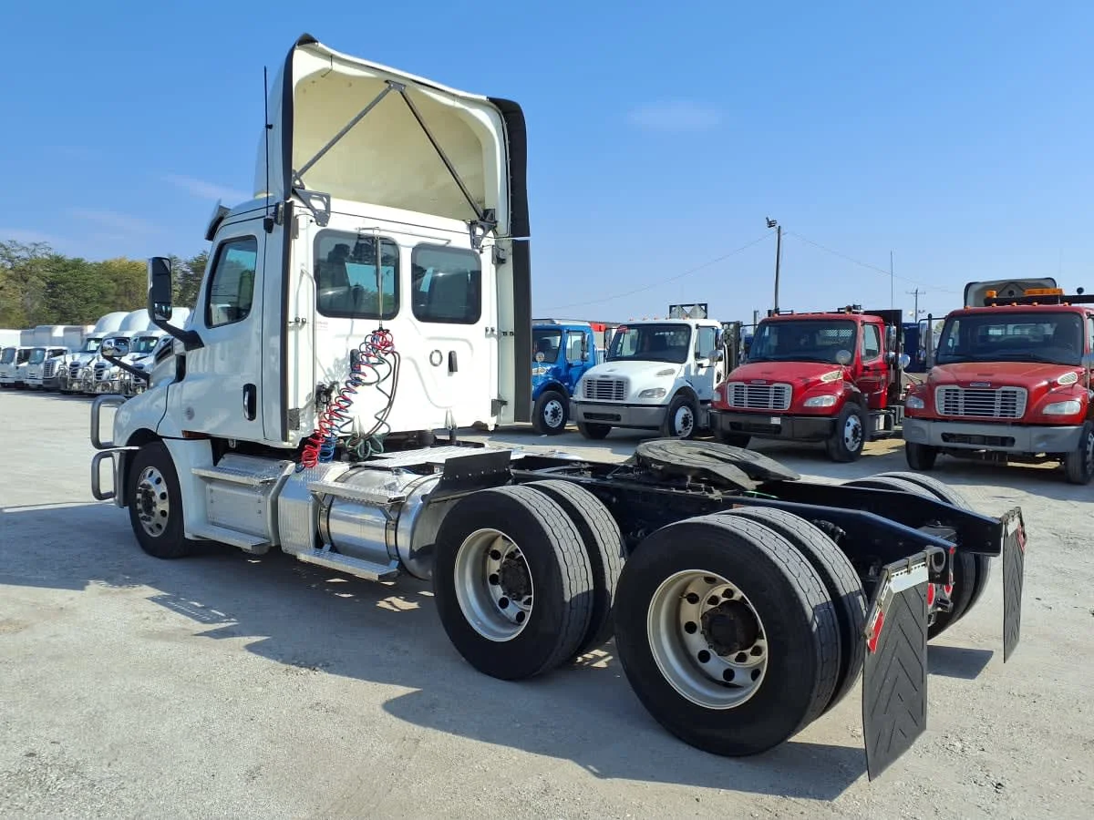 2020 Freightliner Cascadia in Greenville, SC — photo 6