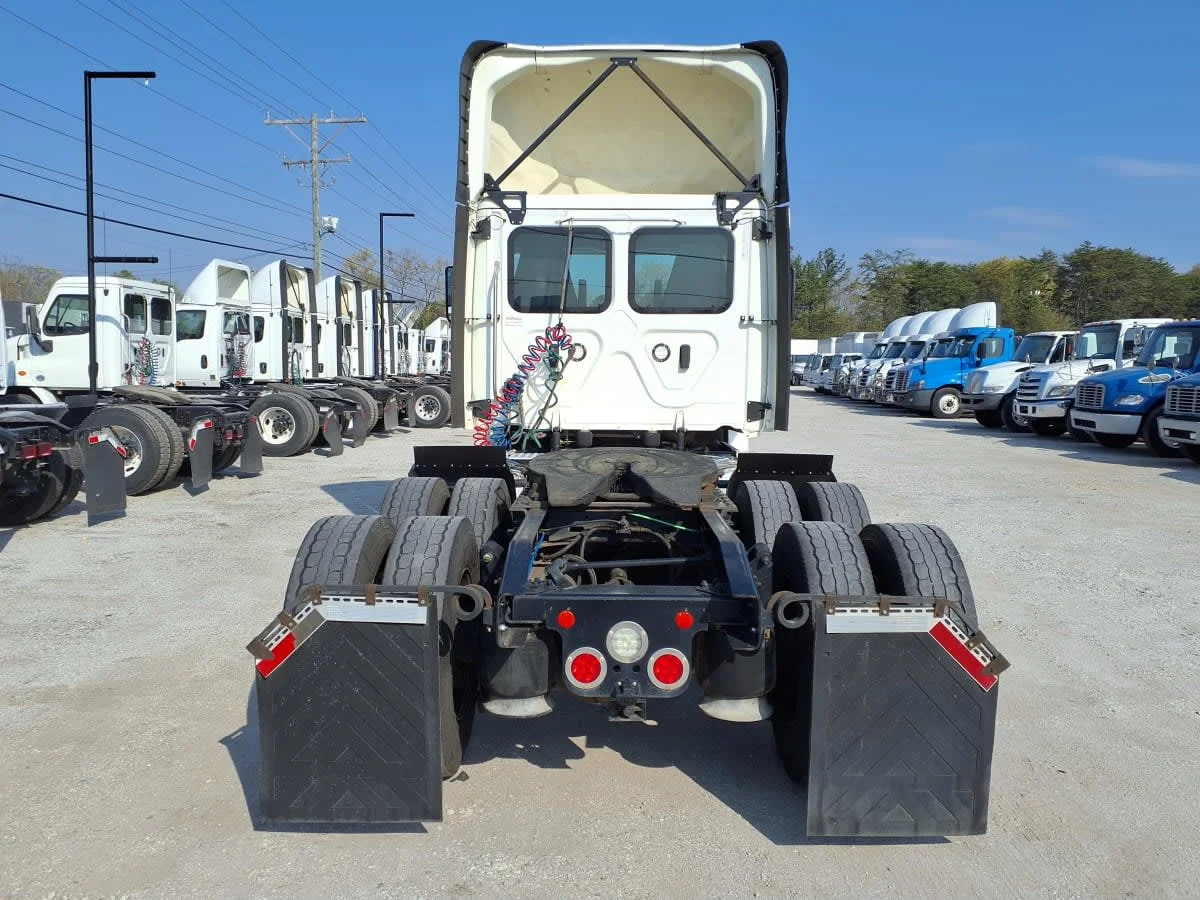 2020 Freightliner Cascadia in Greenville, SC — photo 5