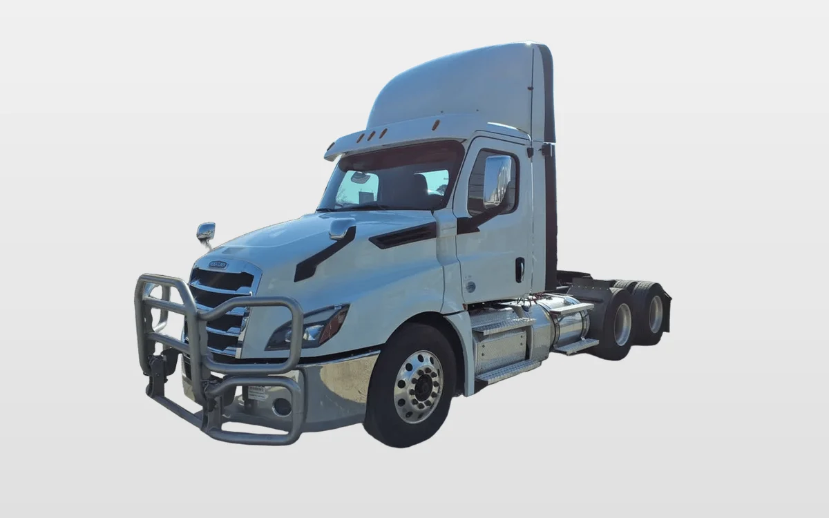 2020 Freightliner Cascadia - image 1