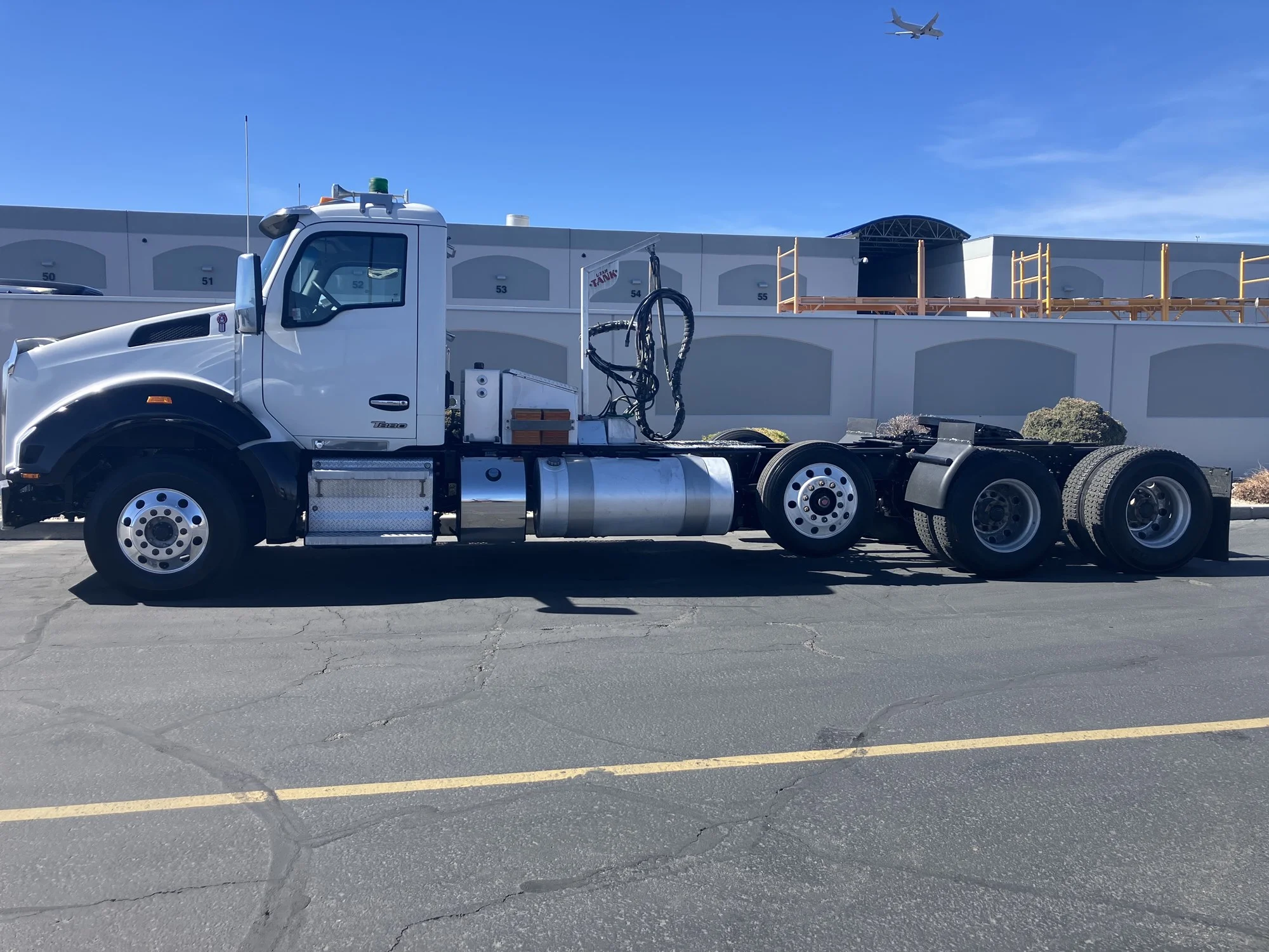 2023 Kenworth T880 - image 2