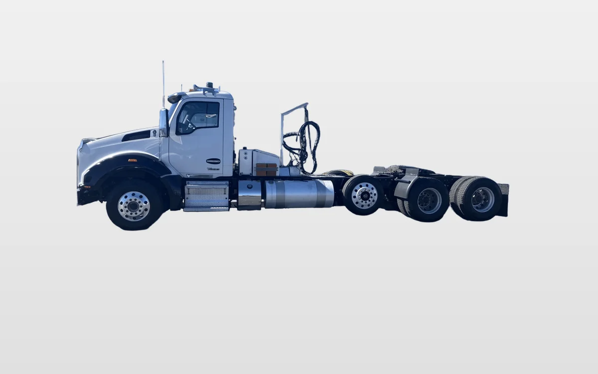 2023 Kenworth T880 - image 1