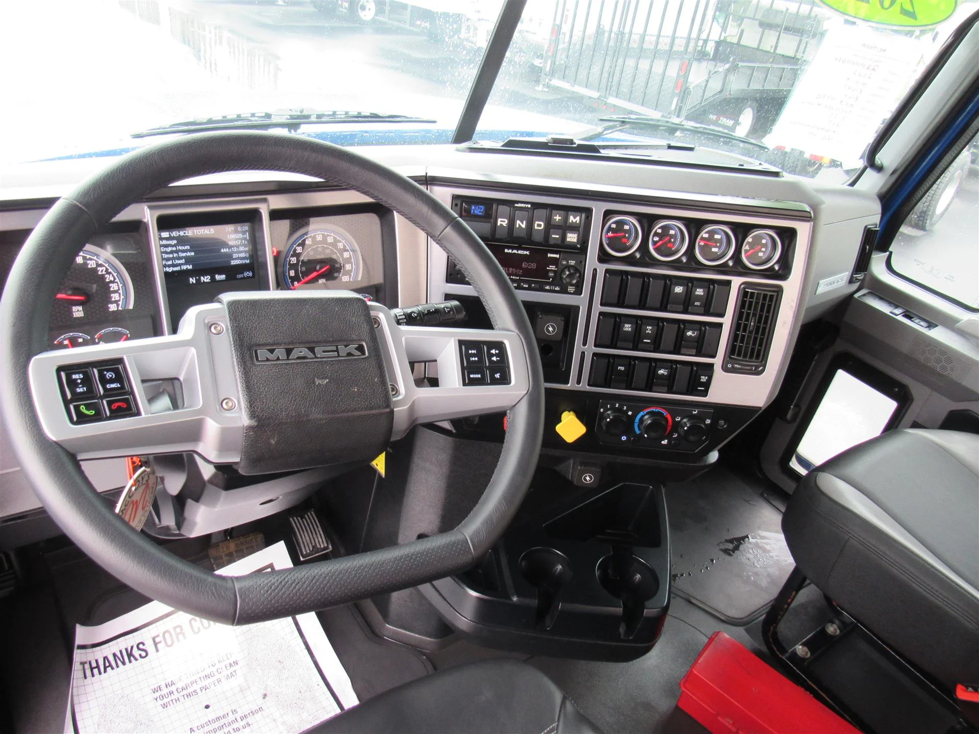 2022 Mack Pinnacle in Kansas City, MO — photo 12