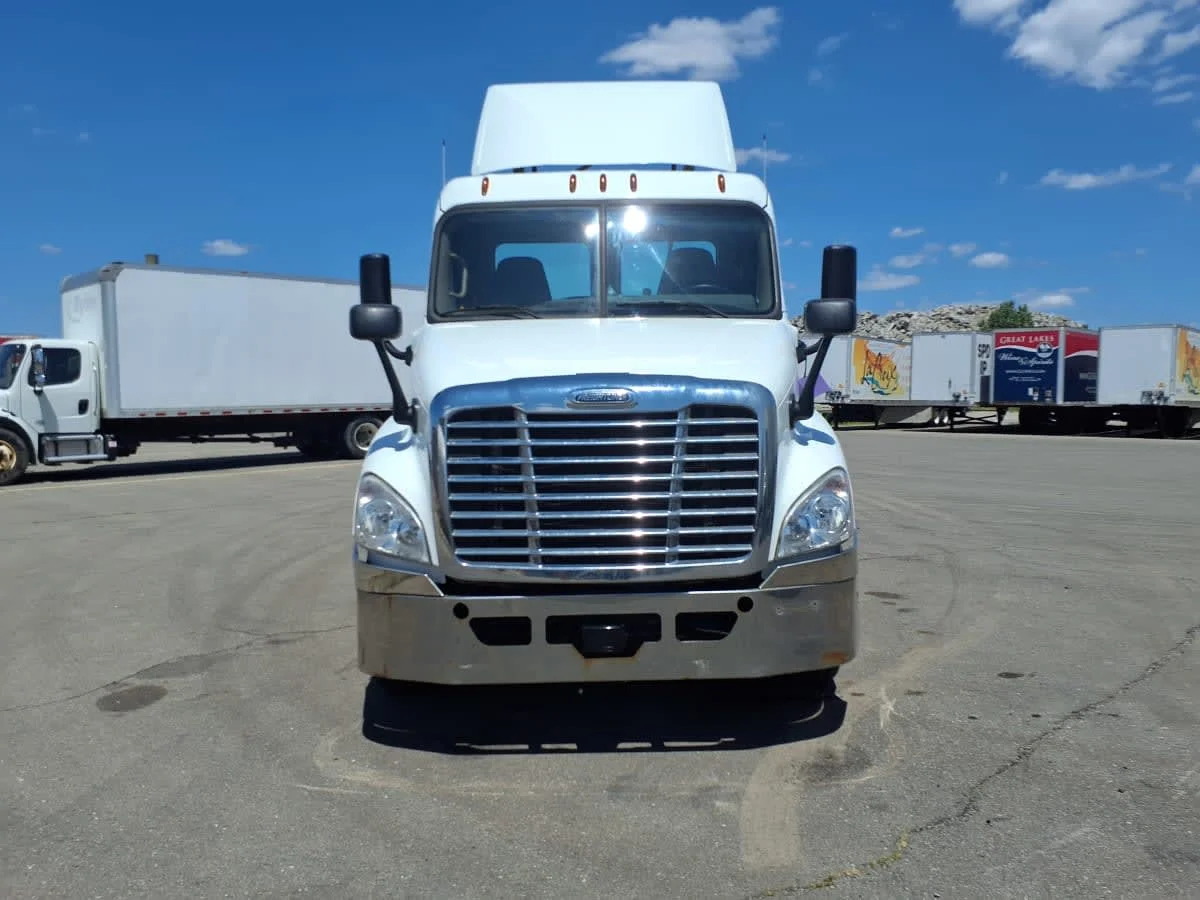 2019 Freightliner Cascadia in Taylor, MI — photo 2