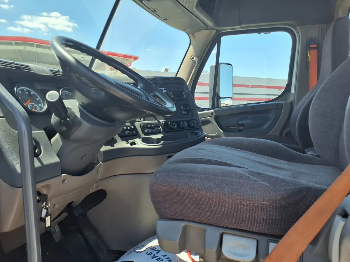 2019 Freightliner Cascadia in Taylor, MI — photo 7