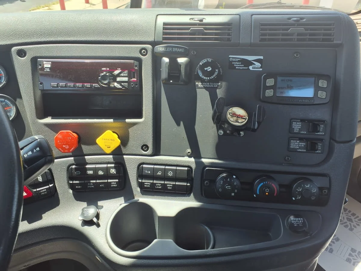 2019 Freightliner Cascadia in Taylor, MI — photo 10