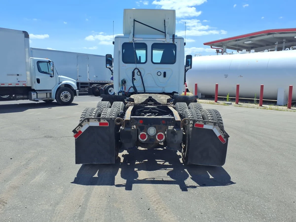 2019 Freightliner Cascadia in Taylor, MI — photo 5