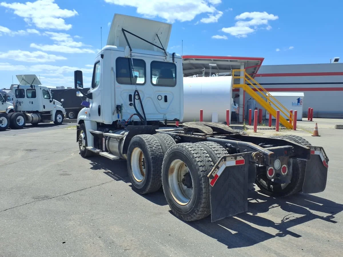 2019 Freightliner Cascadia in Taylor, MI — photo 6