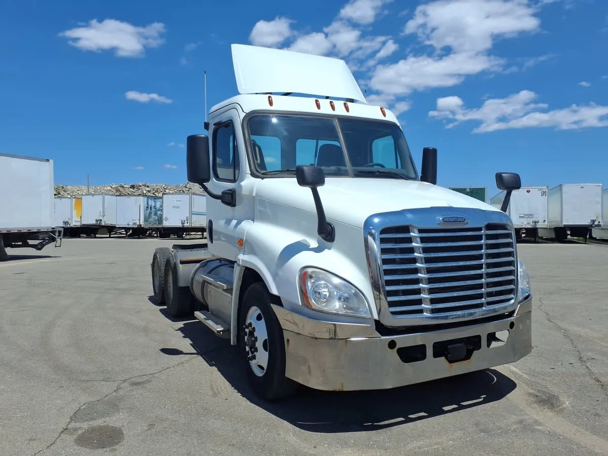 2019 Freightliner Cascadia in Taylor, MI — photo 3