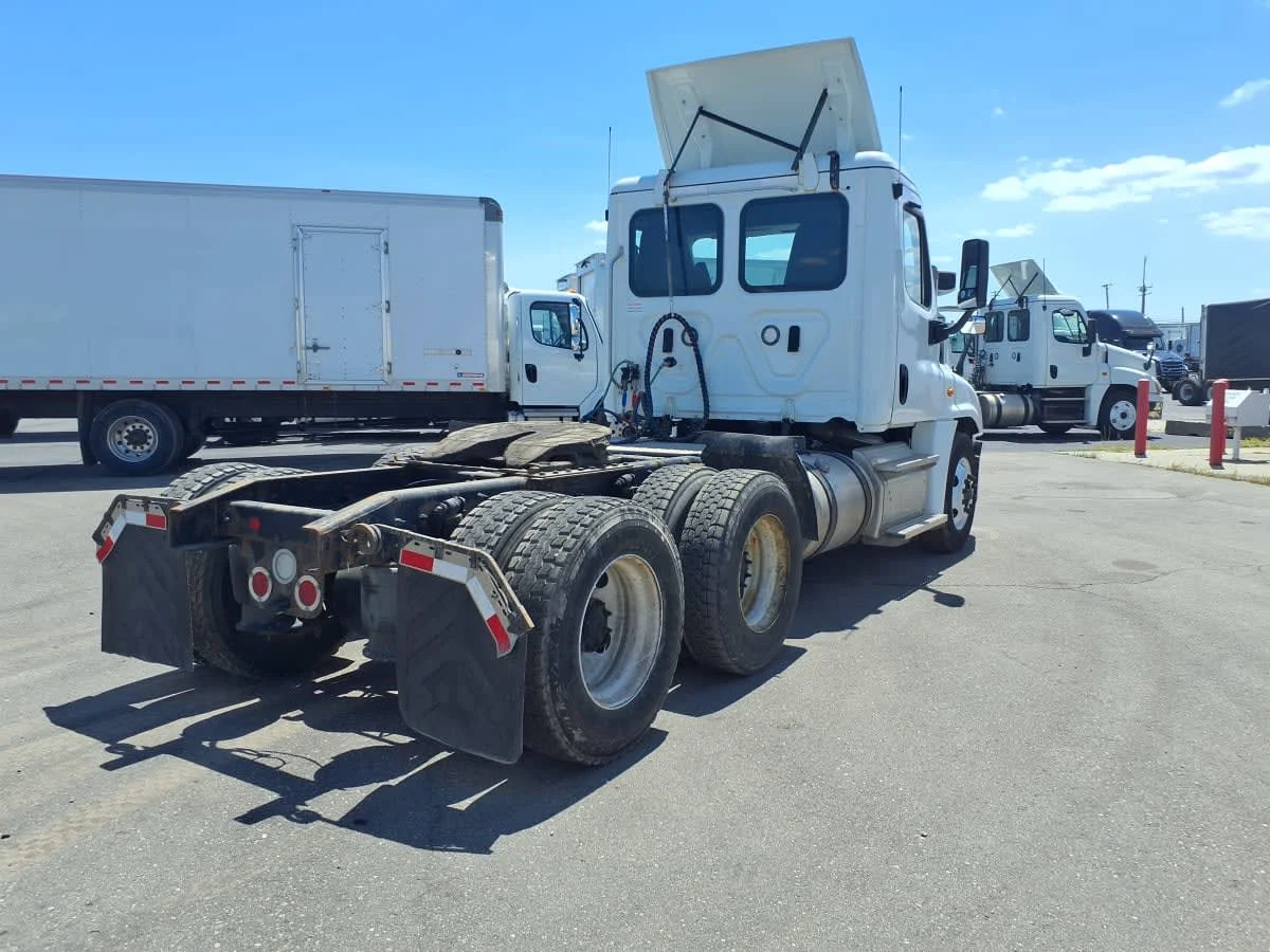 2019 Freightliner Cascadia in Taylor, MI — photo 4
