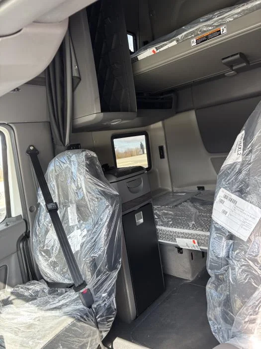 2026 International LT - image 10