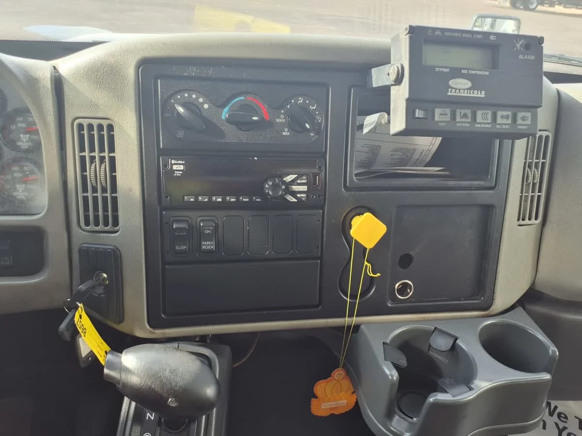 2018 International 4300 - image 15