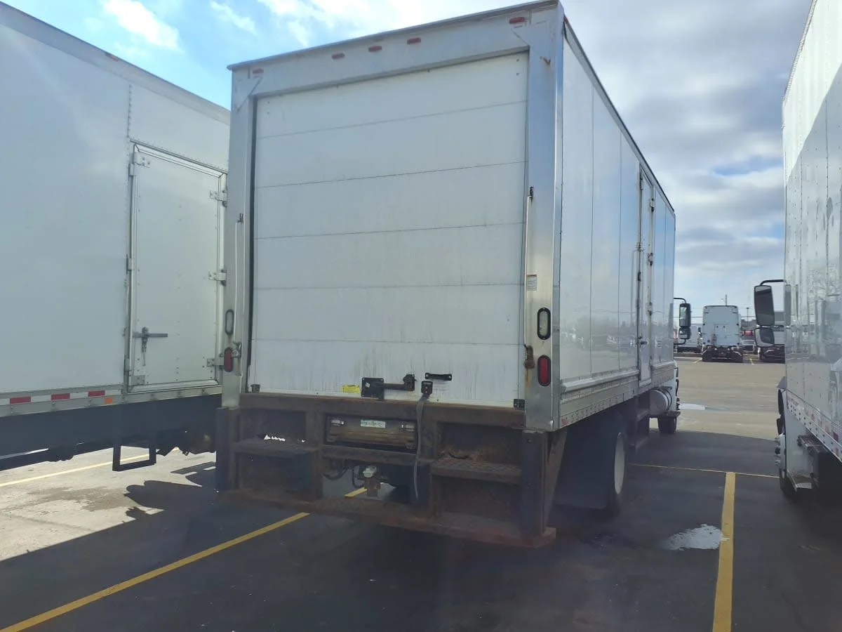 2018 International 4300 - image 4