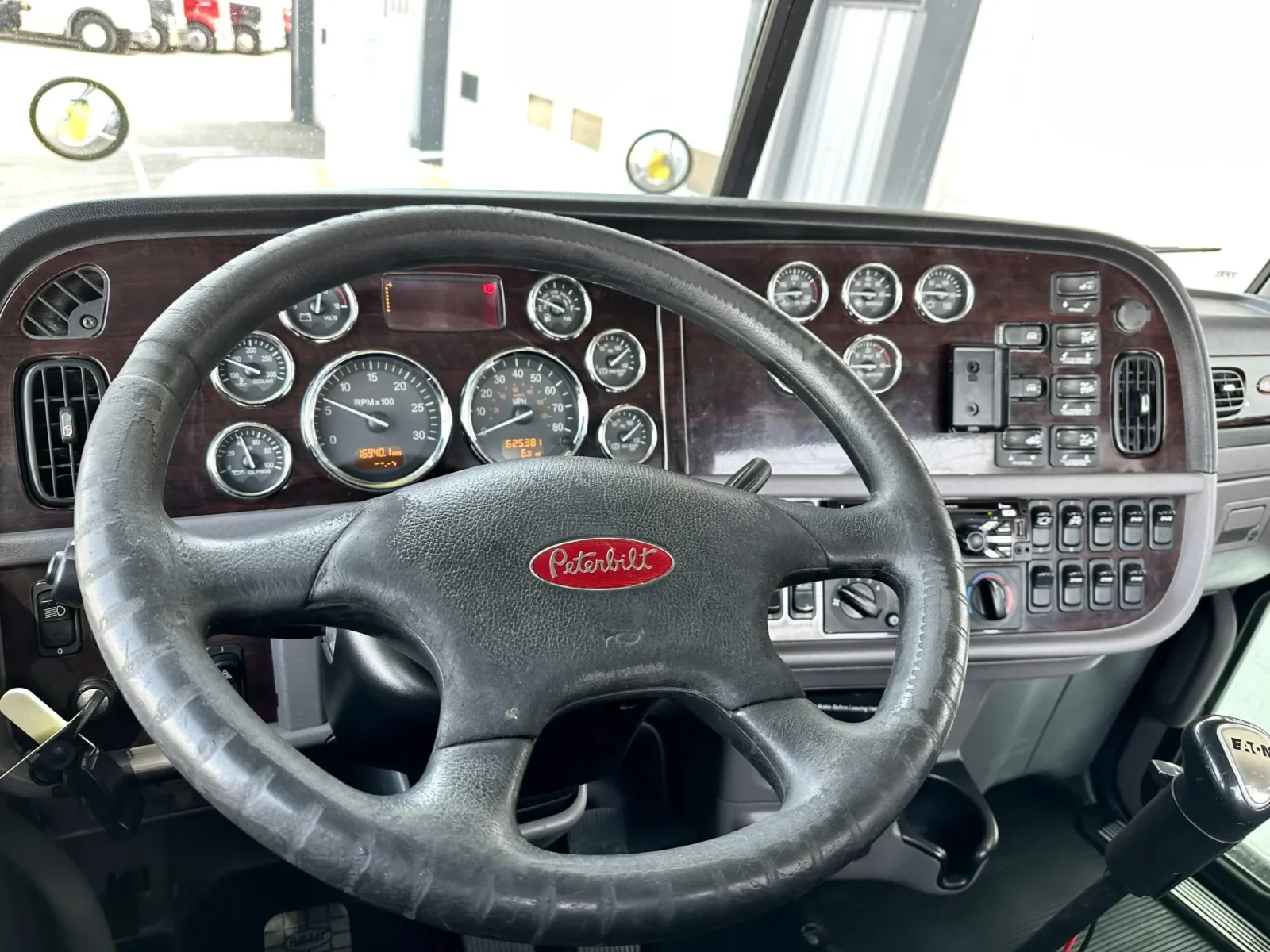 2014 Peterbilt 389 - image 17
