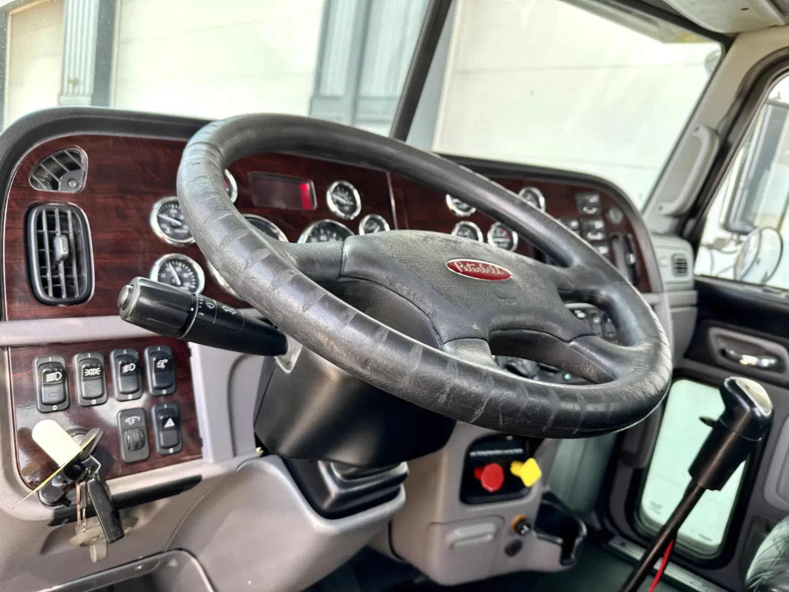 2014 Peterbilt 389 - image 16