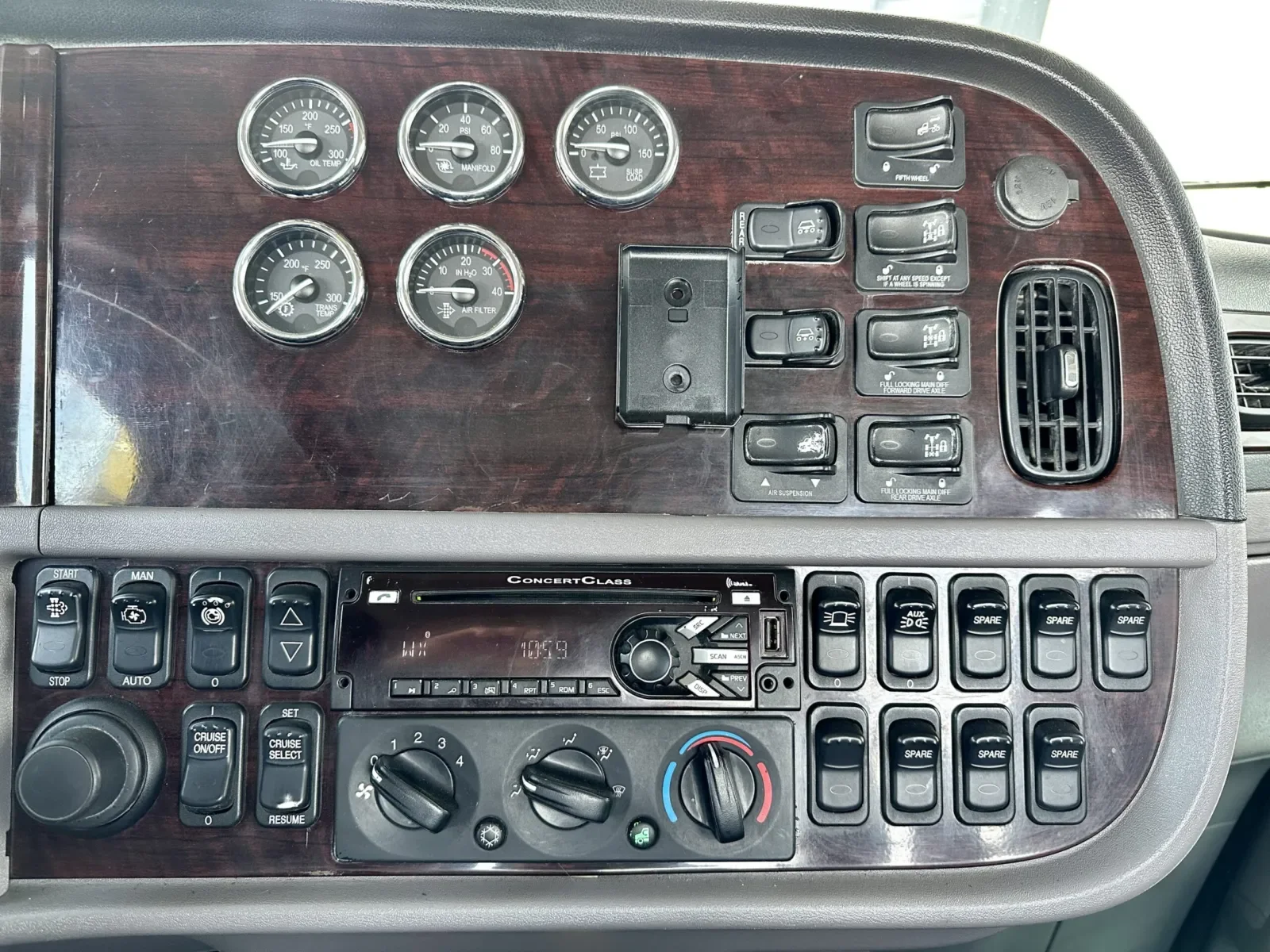2014 Peterbilt 389 in New Lenox, IL — photo 19