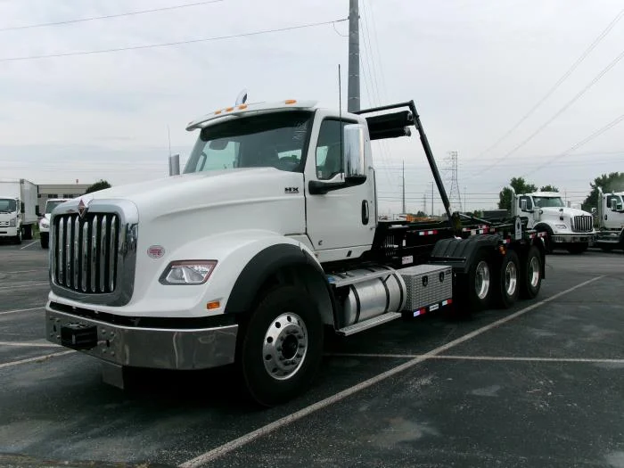 2026 International HX — photo 2