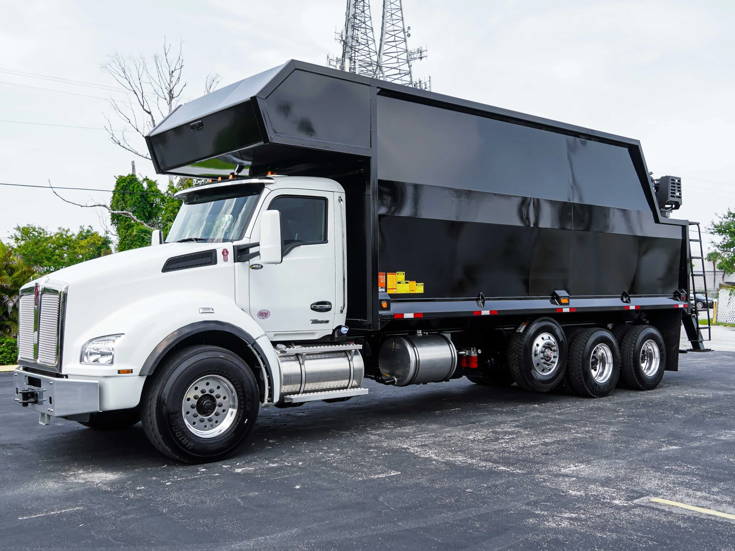 2025 Kenworth T880 — photo 2