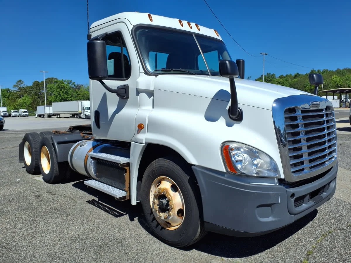 2018 Freightliner Cascadia in Knoxville, TN — photo 3