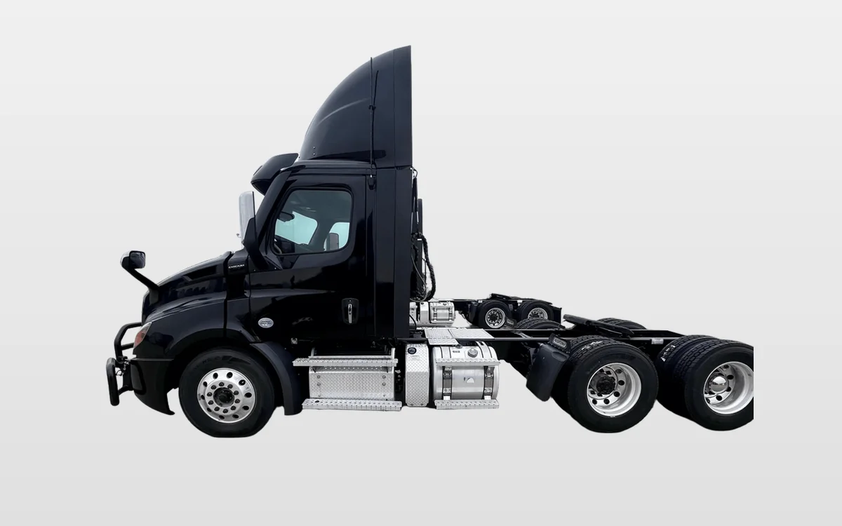 2022 Freightliner Cascadia - image 1