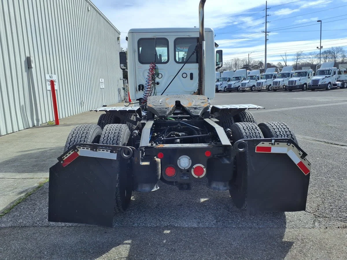 2021 Freightliner Cascadia - image 5