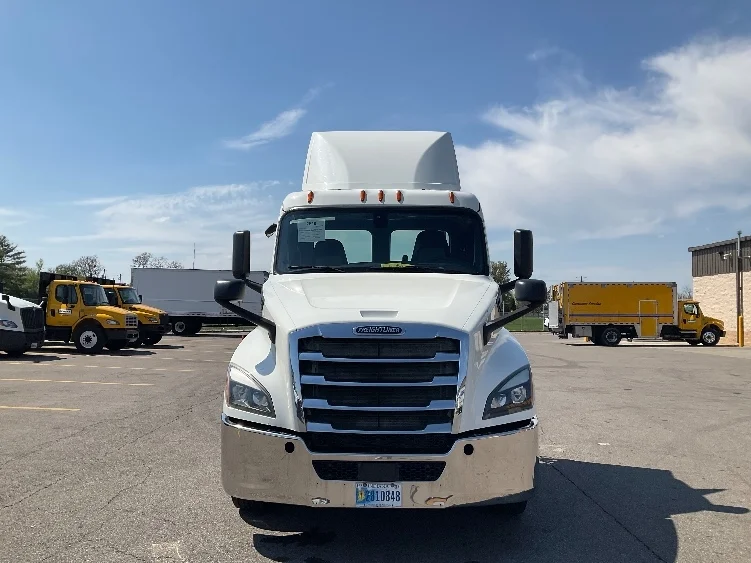 2019 Freightliner Cascadia in Piqua, OH — photo 2