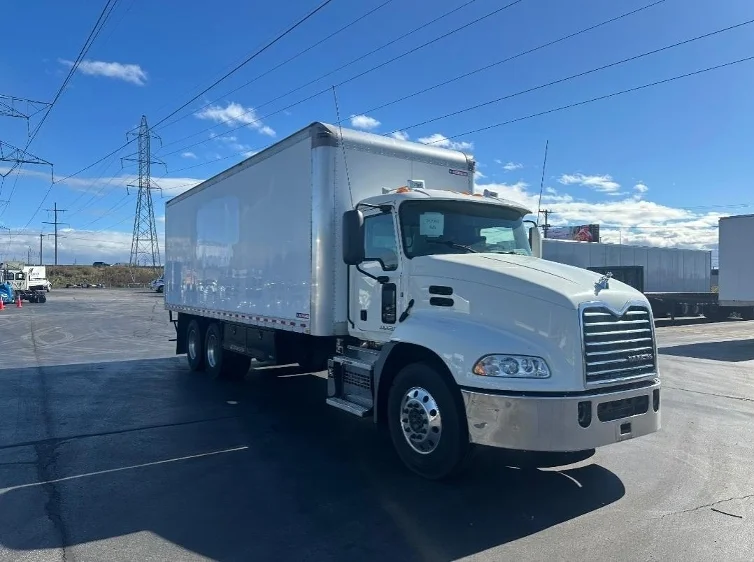 2018 Mack Pinnacle in Milwaukee, WI