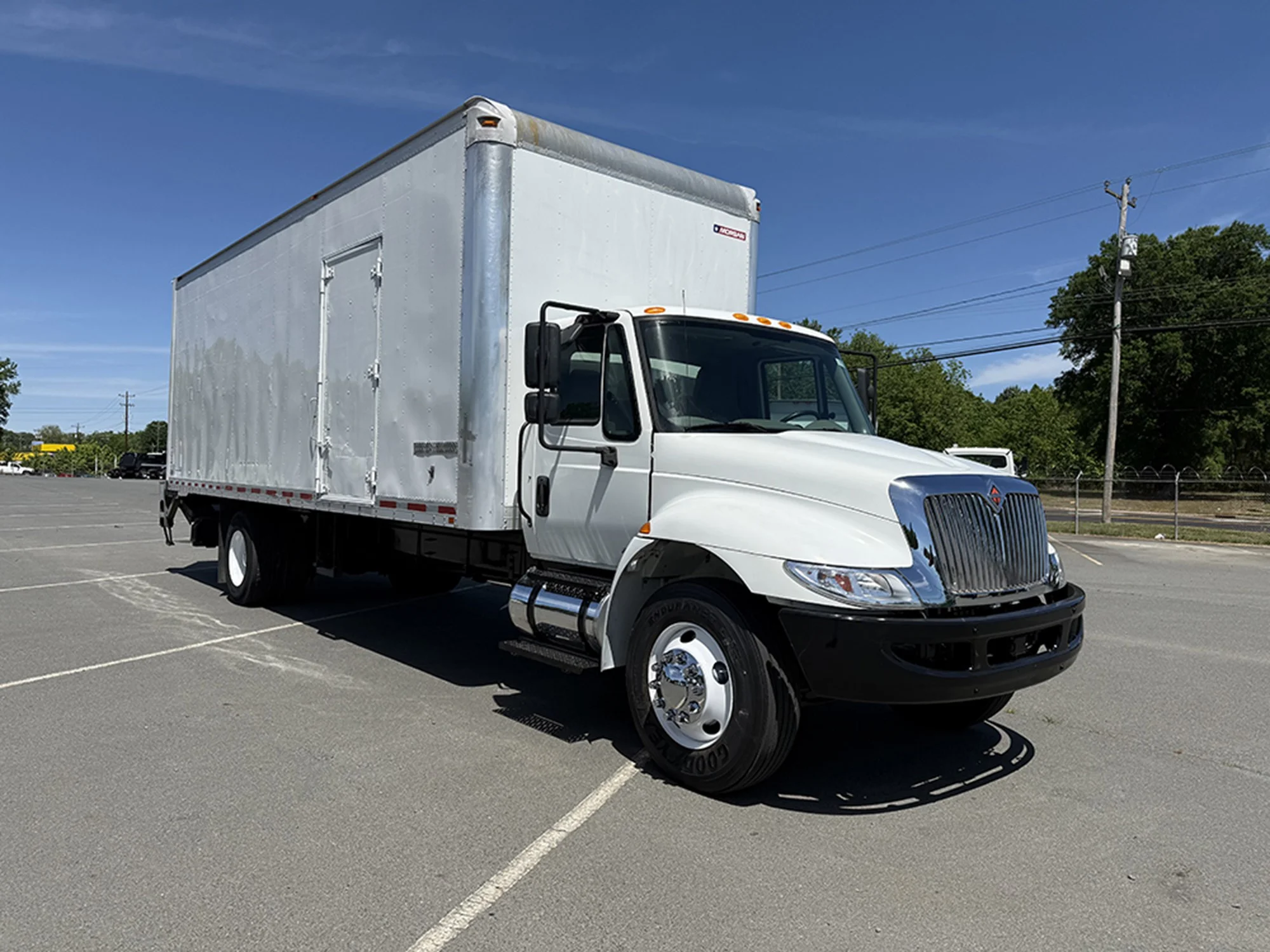 2019 International 4300 — photo 2