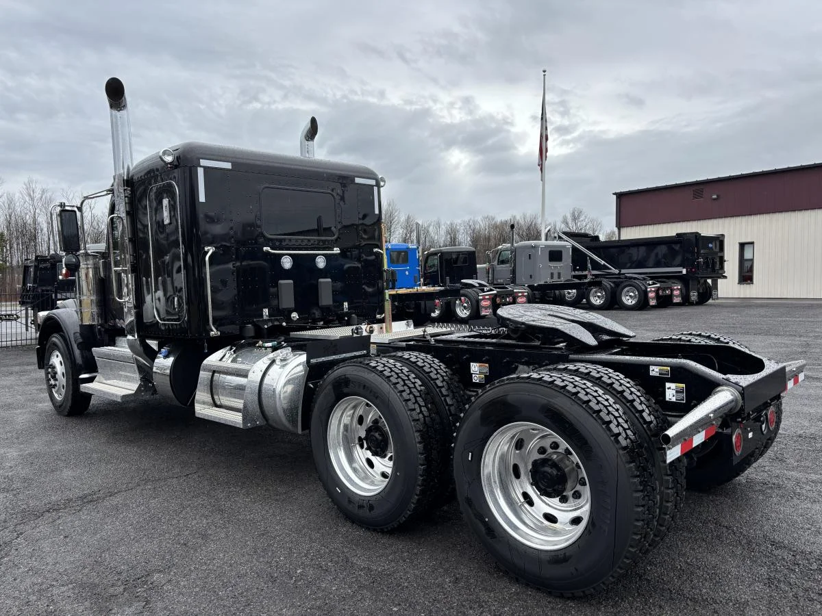2027 Peterbilt 589 in Utica, NY — photo 4