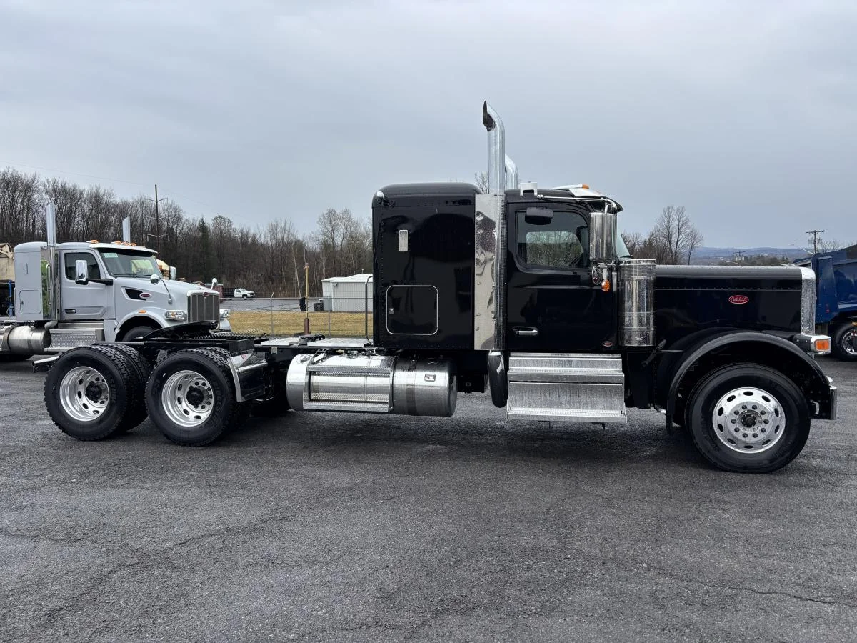 2027 Peterbilt 589 in Utica, NY — photo 2
