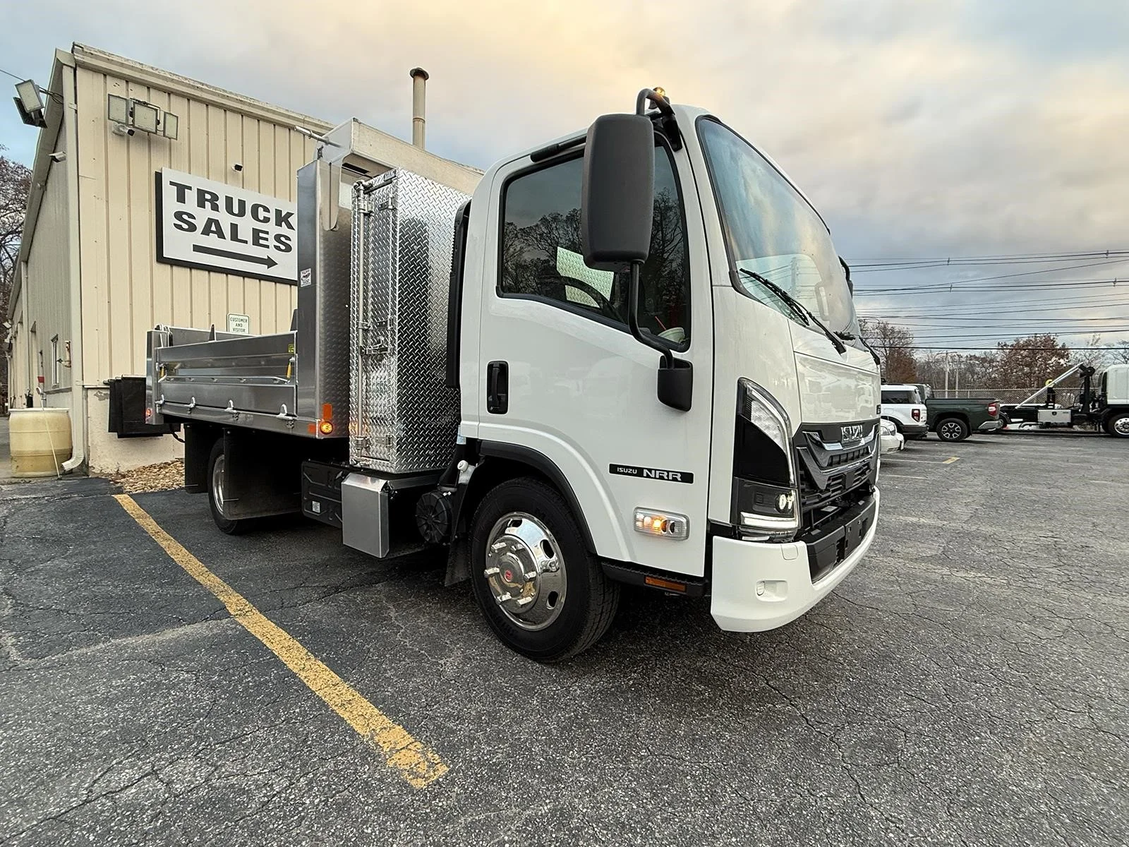 2025 Isuzu NRR in Worcester, MA — photo 3